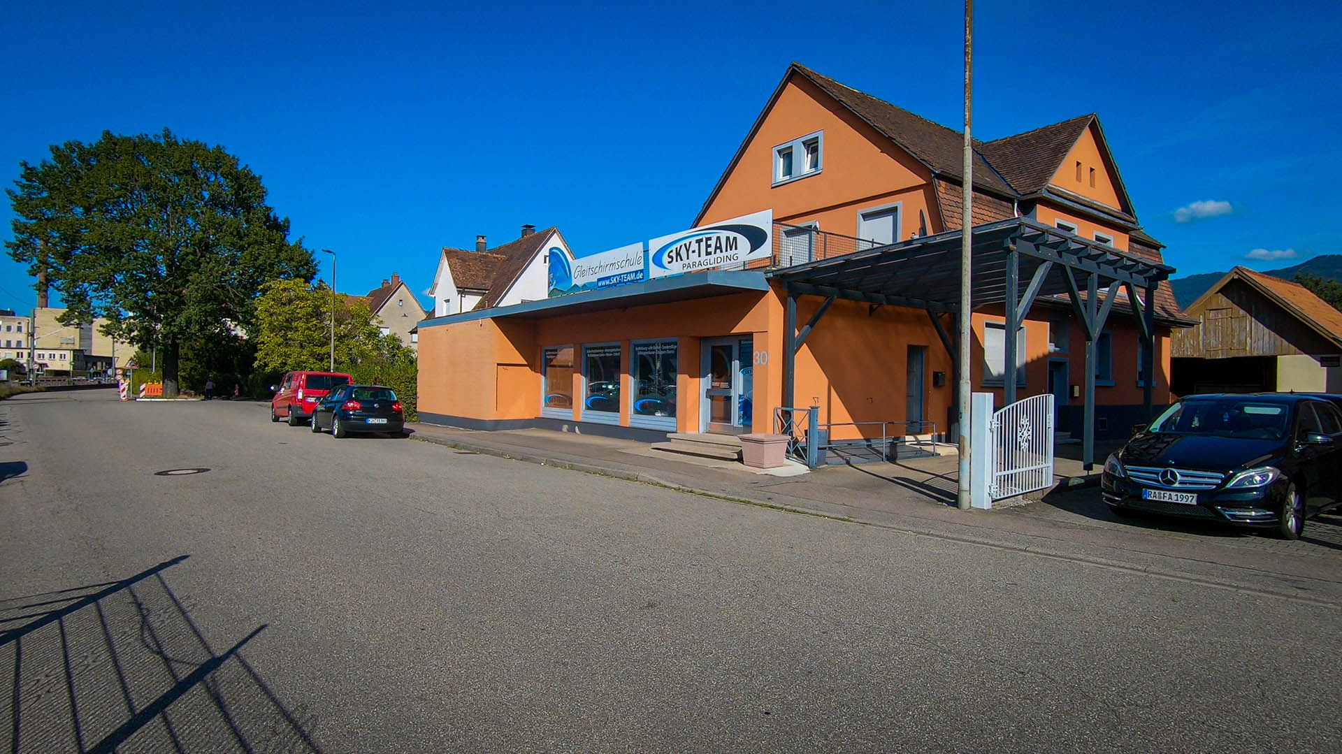 Gebäude der Flugschule im Schwarzwald